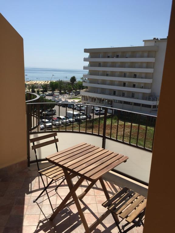 Appartamenti Sul Lungomare Alba Adriatica Exteriör bild